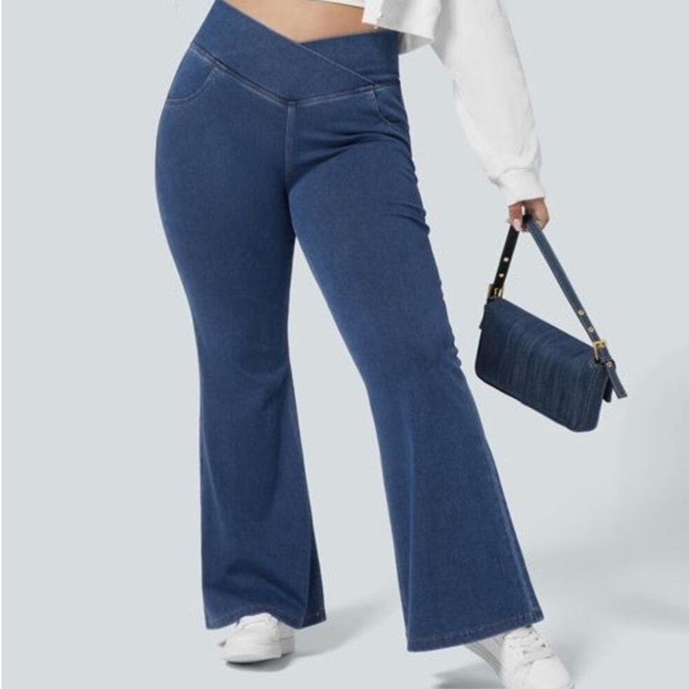 NWT Halara Flex™ High Waisted Crossover Pocket Cool Touch Washed Casual Jeans